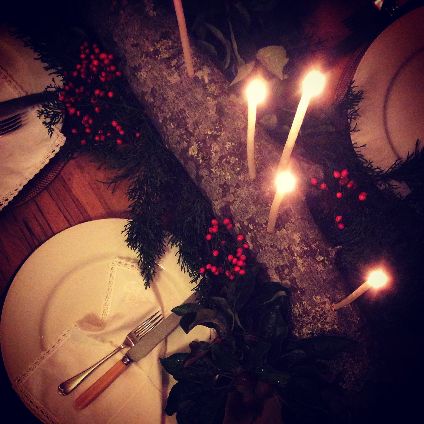 Simple festive table decoration